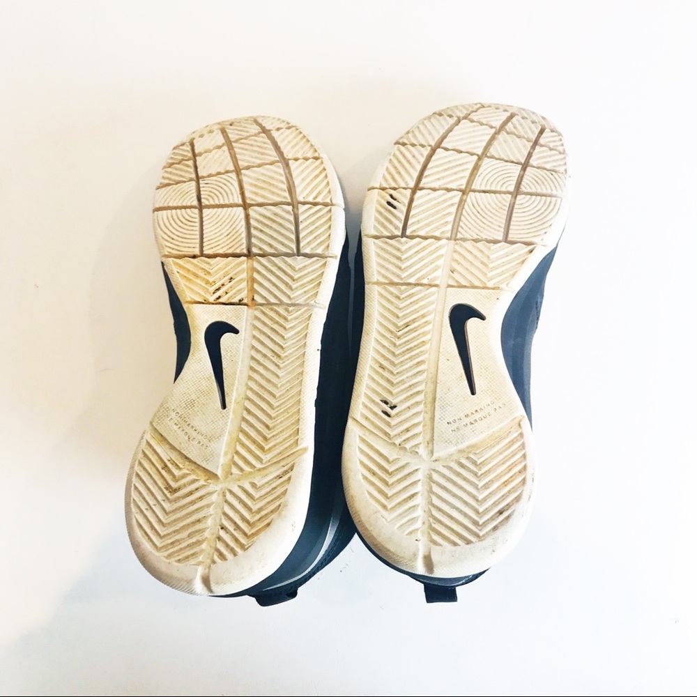 2/$20 Nike Team Hustle D 7 Kids Basketball Shoe 6.5Y - Picture 6 of 8